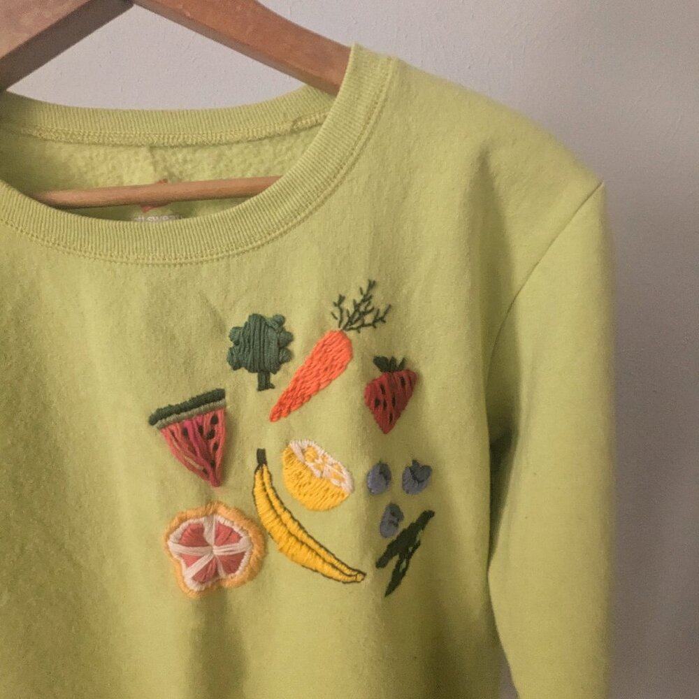 Fruit Bunch Embroidered Green Sweatshirt